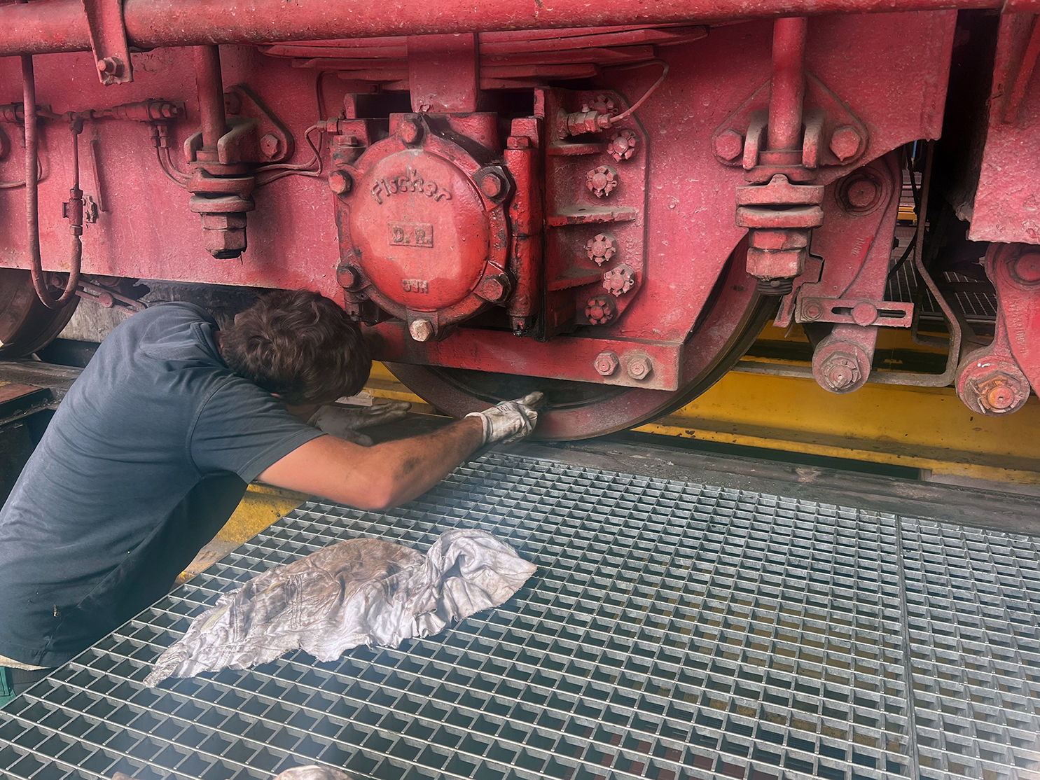 Die Pflege und Instandhaltung unserer Fahrzeuge obliegt der Werkstattgruppe - Foto Joachim Reinhard